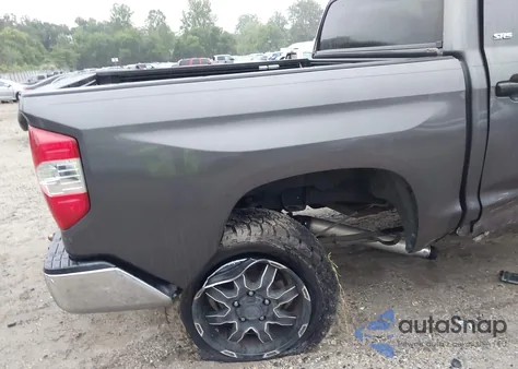 2016 Toyota Tundra Sr5 5.7L V8 z USA, uszkodzony, nr VIN 5TFDW5F13GX528811